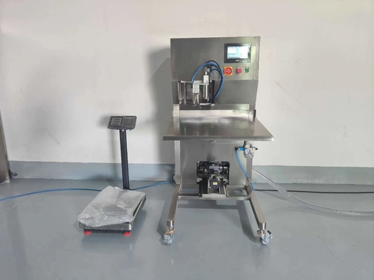 Vente à chaud Remplisseur semi-automatique non aseptique BIB pour 2L / 5L / 15L sac en boîte Fruit Juice / lait / machine de remplissage d'huile avec PLC