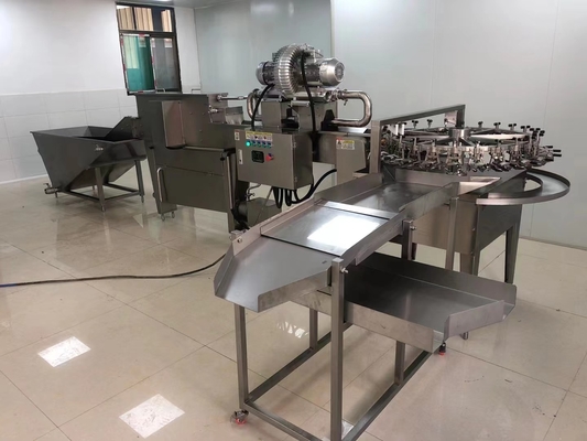 Machine à casser des œufs avec fonction de séparation de tasse pour le produit à base d'œufs pleins de jaunes blancs