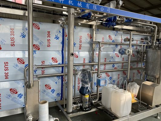 Équipé basé sur la capacité de production d'un autoclave stérilisateur à température ultra élevée assurant la sécurité et la stérilisation des produits liquides