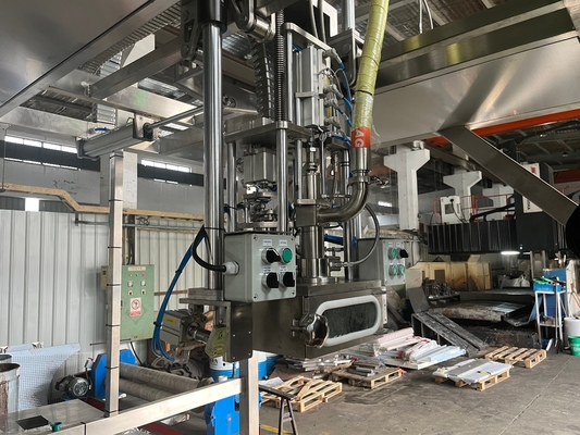 Machine de remplissage à double tête de haute performance personnalisée 20-1000l BID Bag In Drum Aseptic Filler Ton Box Filler pour usine de boissons laitières