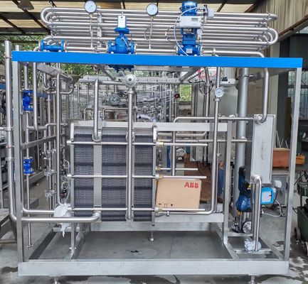 Sus304/316 machine de pasteurisation avec PLC pour la ligne de transformation du lait / yogourt / jus de fruits